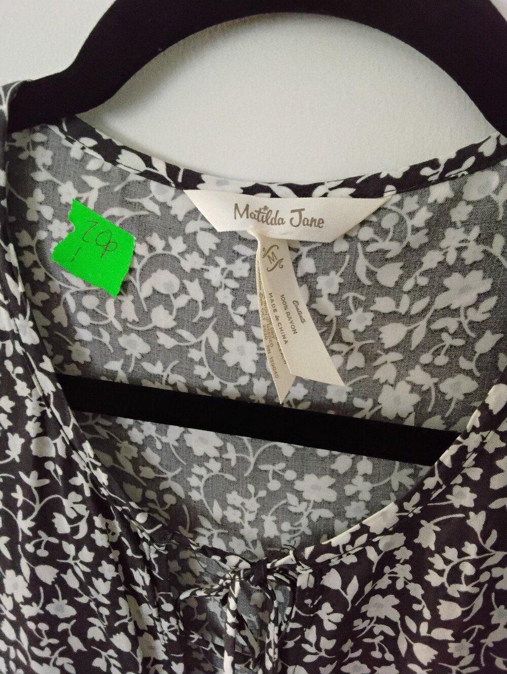 Matilda Jane Floral Tie-Front Long-Sleeve Women’s Top - Charcoal Size Medium - Picture 2 of 5